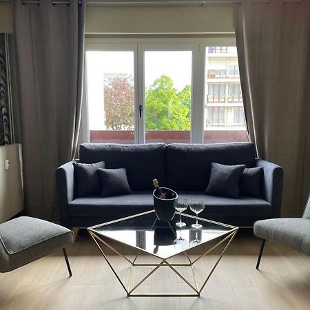Appartement De Charme Au Pied De La Basilique Saint Remi 랭스 외부 사진