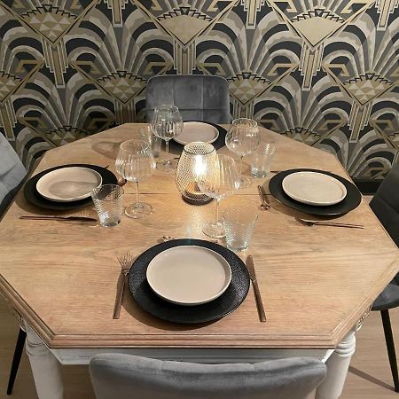 Appartement De Charme Au Pied De La Basilique Saint Remi 랭스 외부 사진
