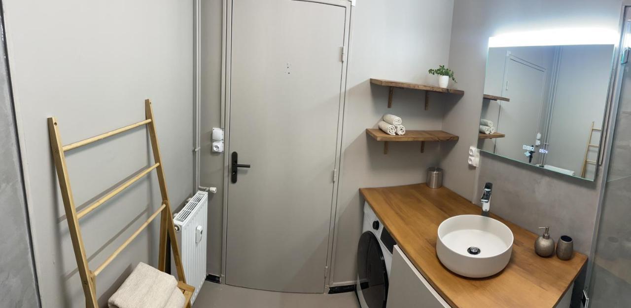 Appartement De Charme Au Pied De La Basilique Saint Remi 랭스 외부 사진
