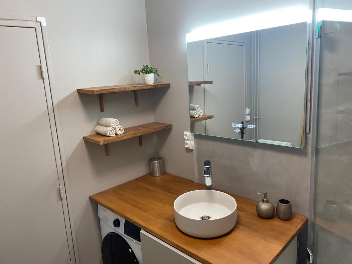 Appartement De Charme Au Pied De La Basilique Saint Remi 랭스 외부 사진