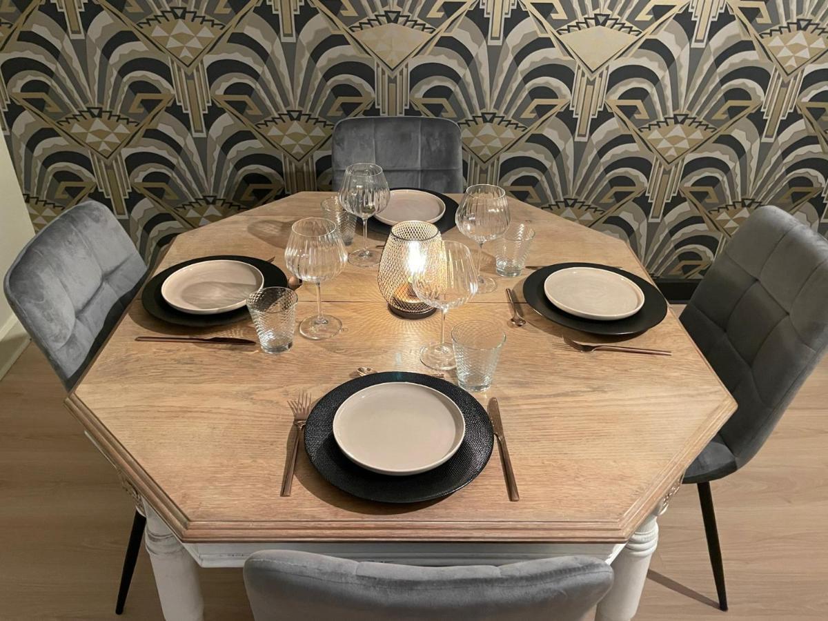 Appartement De Charme Au Pied De La Basilique Saint Remi 랭스 외부 사진